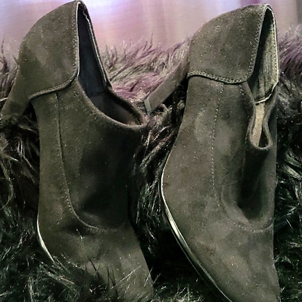 Aerosoles Black Suede Bootie, Size 9